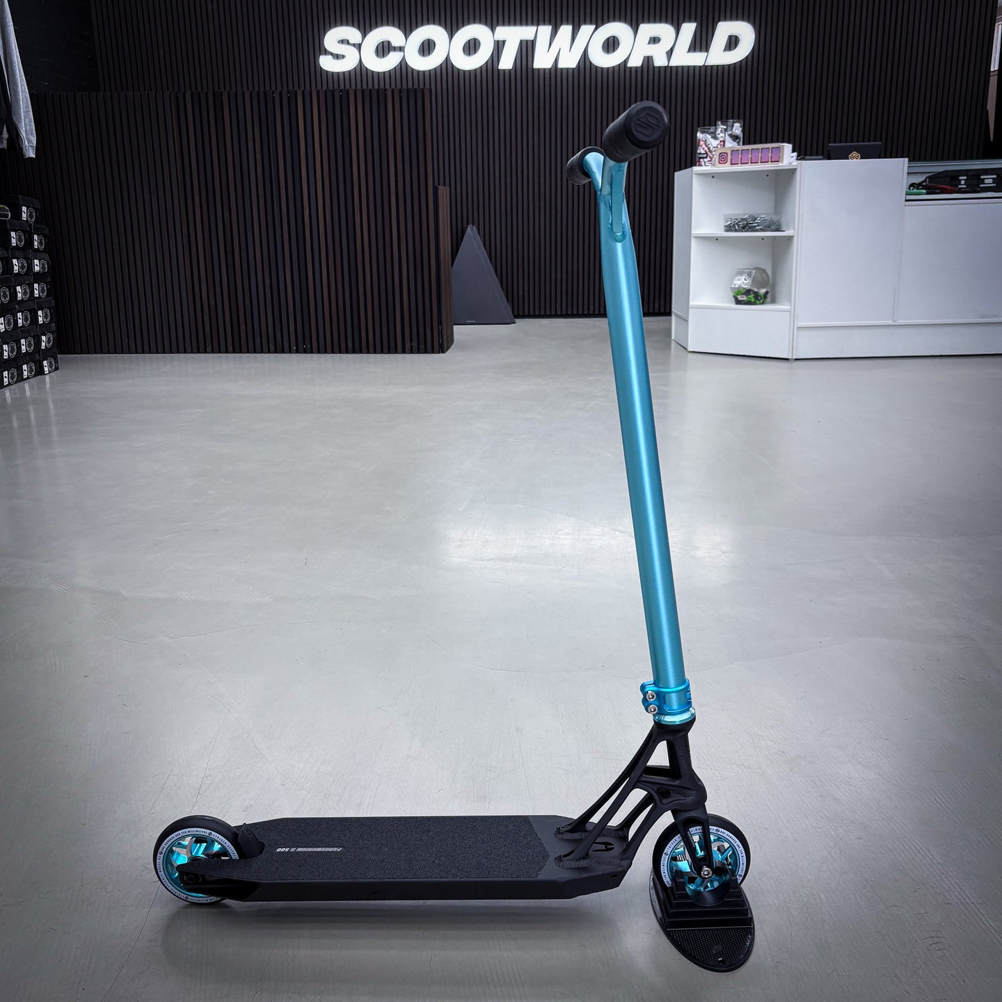 Striker Pande Black/Teal Custom Build - Black/Teal-ScootWorld.dk