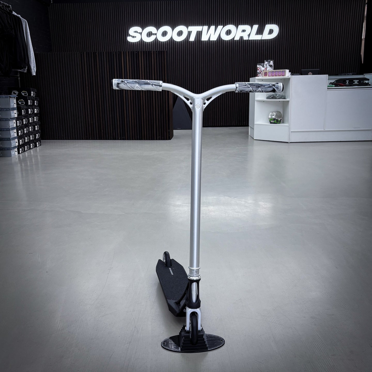 Striker Pande Black/Silver Custom Build - Black/Silver-ScootWorld.dk