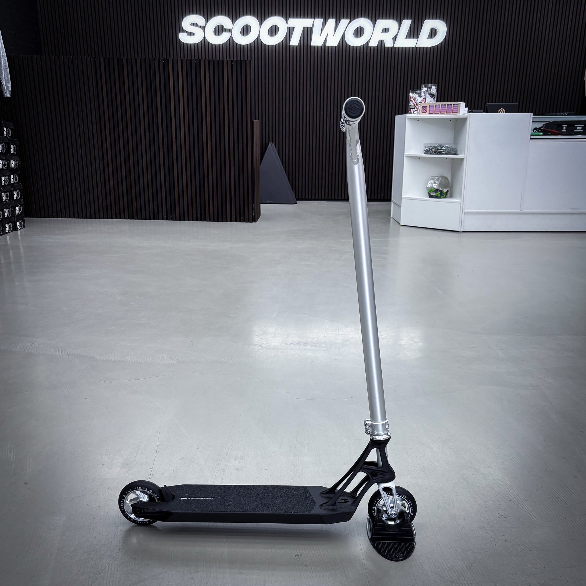 Striker Pande Black/Silver Custom Build - Black/Silver-ScootWorld.dk