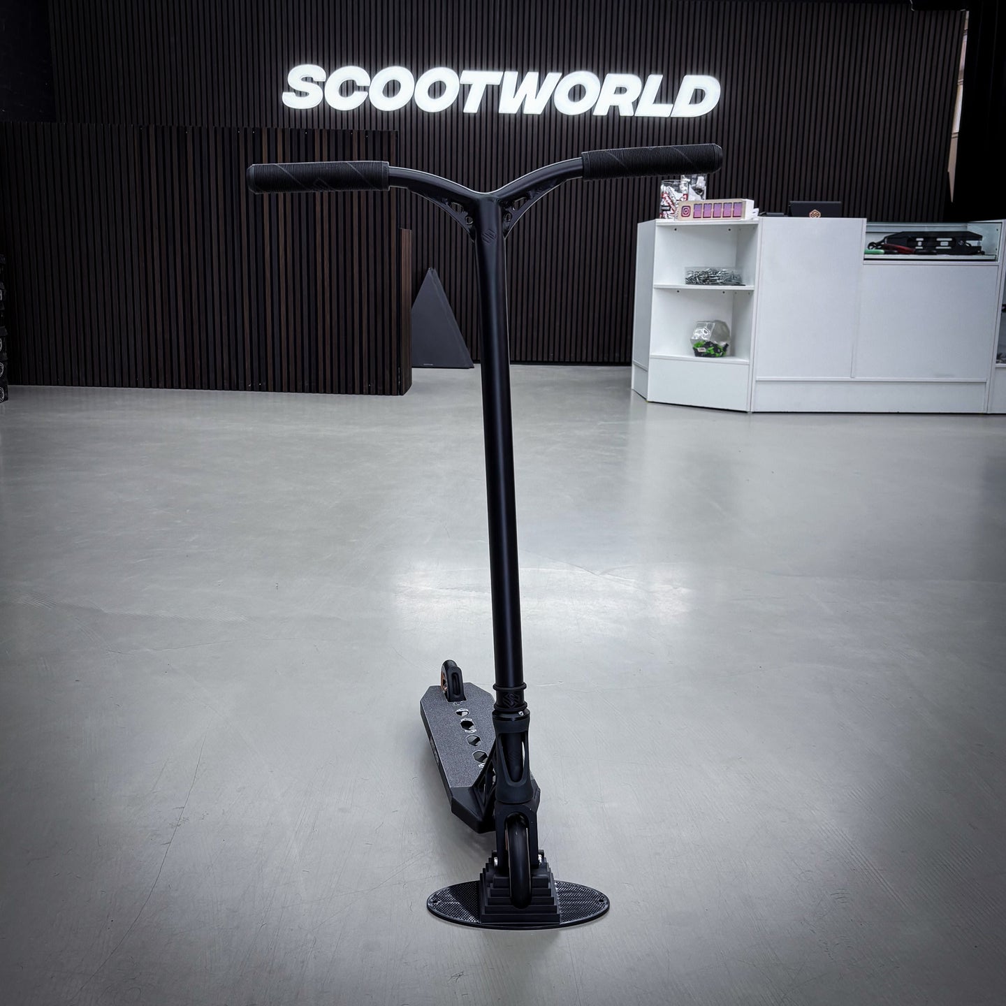 Striker Full Black Custom Build - Black-ScootWorld.dk