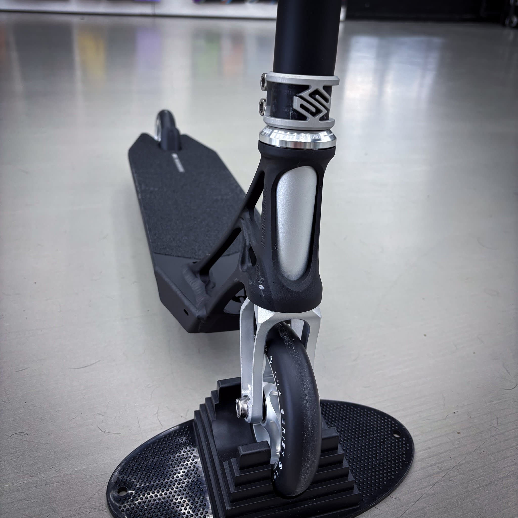 ScootWorld Titan Pande Custom Build - Black/Silver-ScootWorld.dk