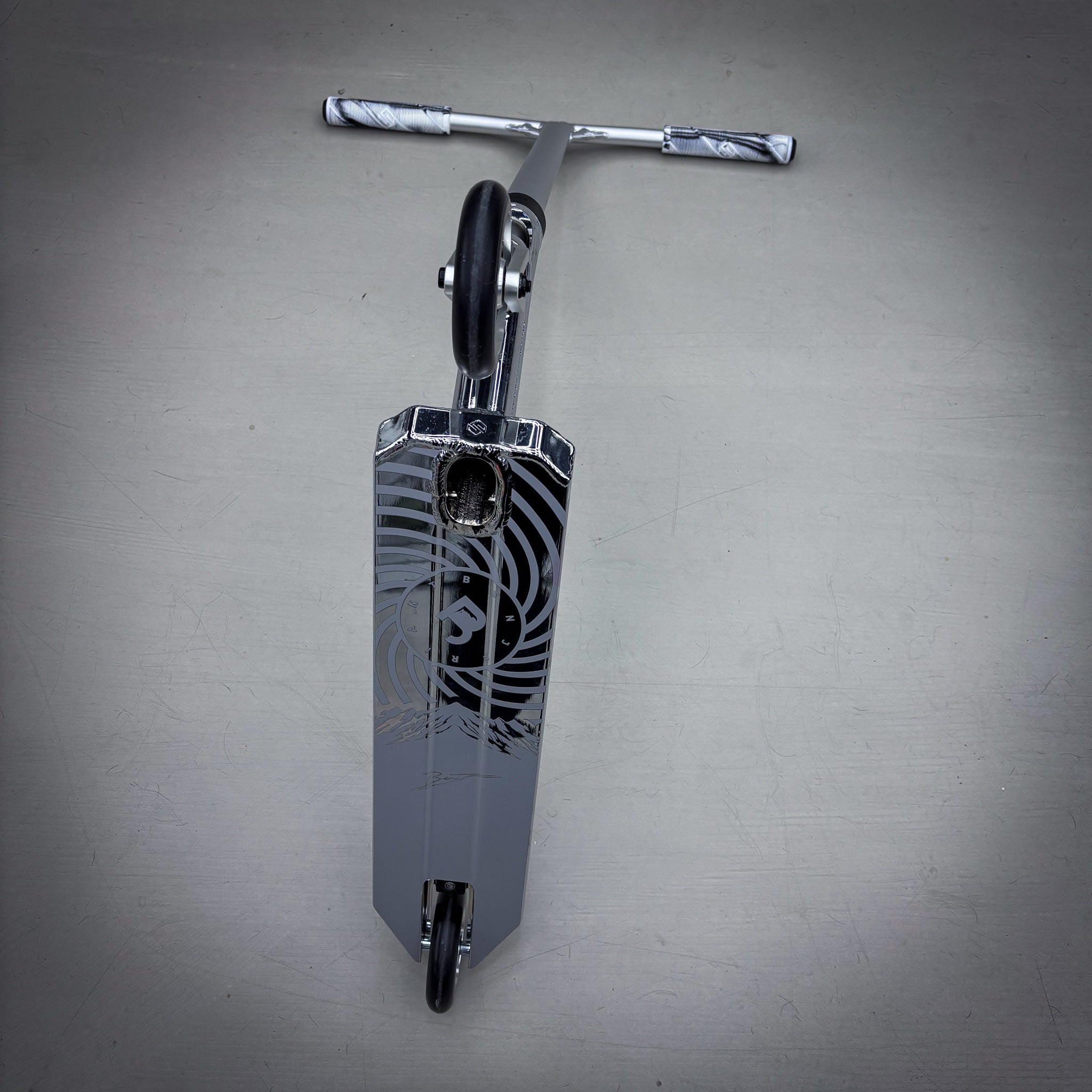 Striker BenJ Silver Custom Build - Silver-ScootWorld.dk