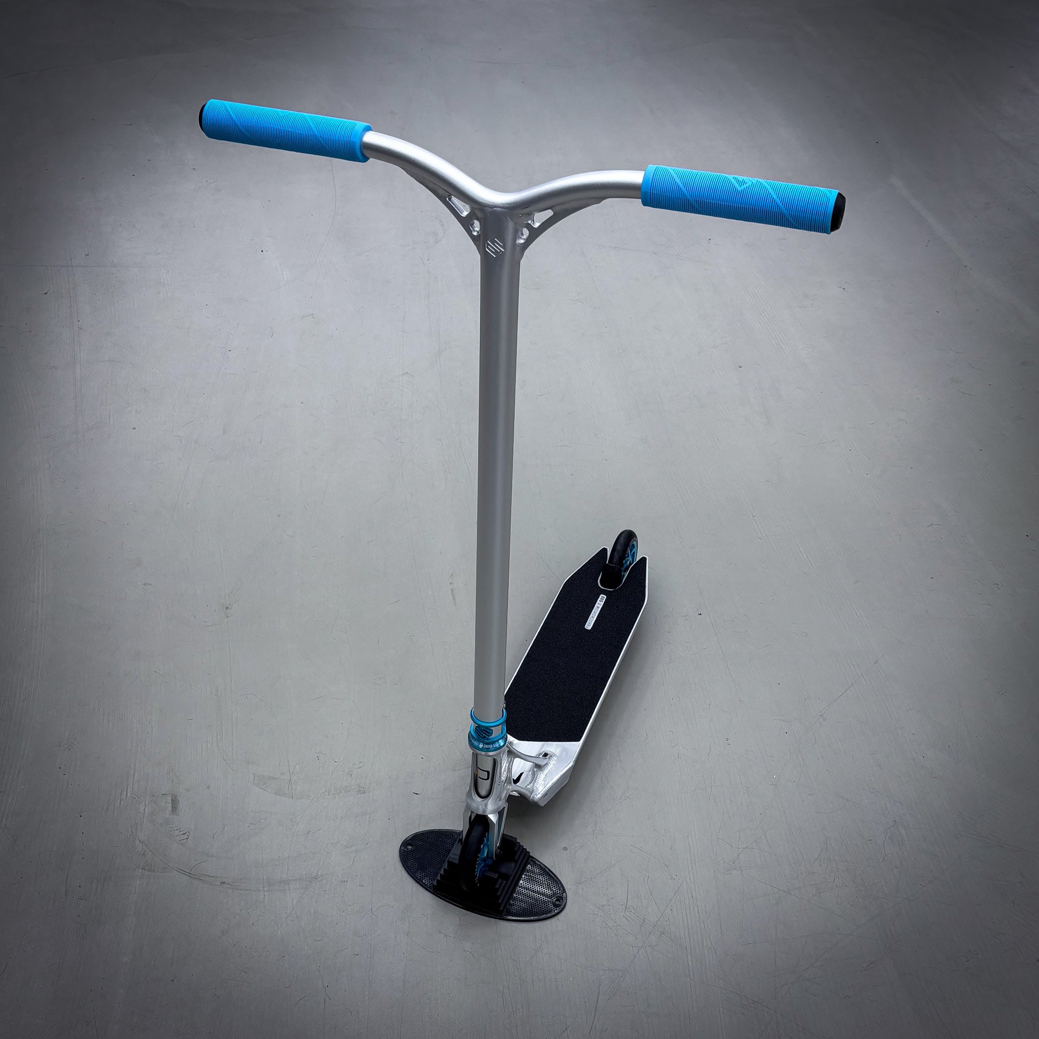 Striker Pande Silver Teal Custom Build - Silver/Teal-ScootWorld.dk