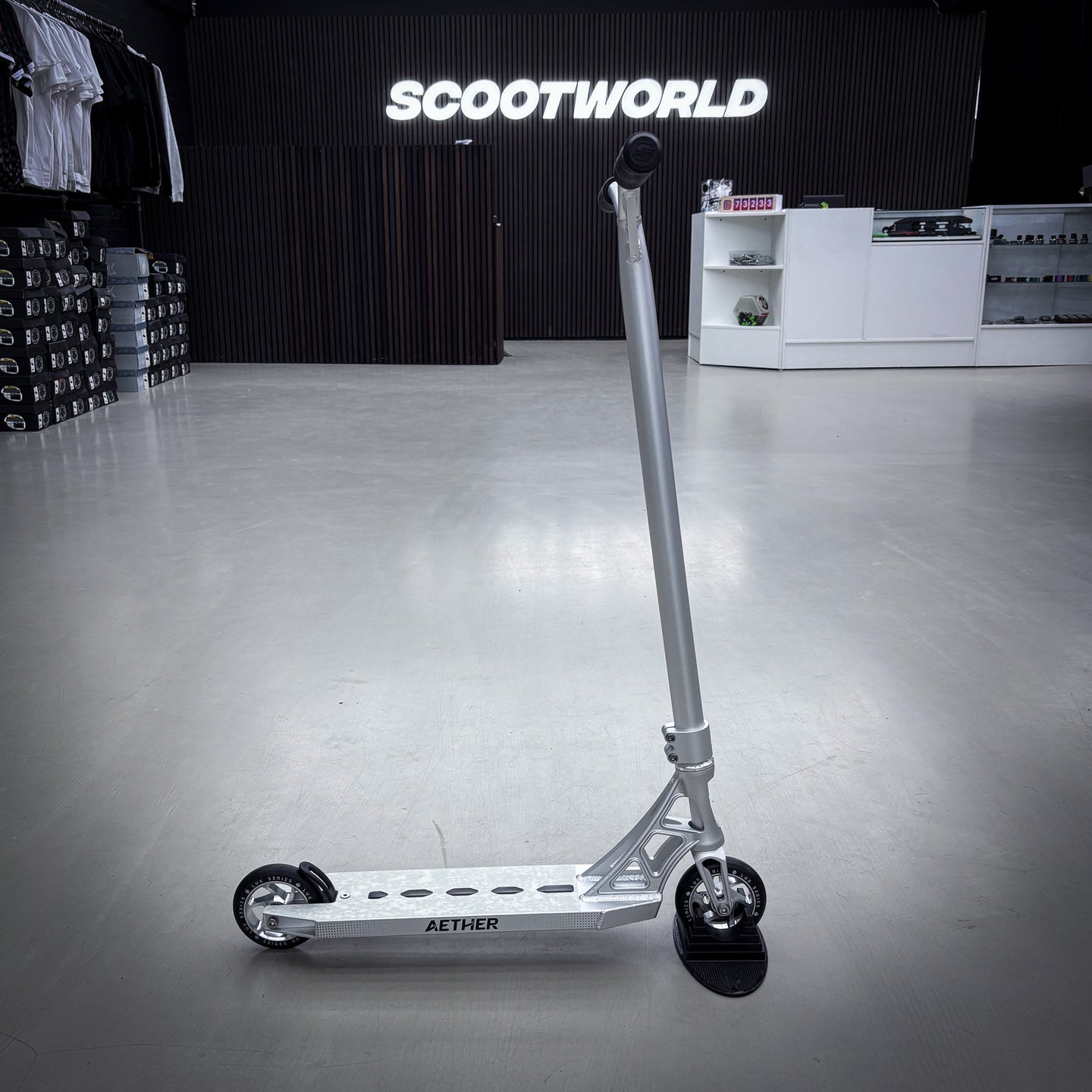 Striker Aether Silver Custom Build - Silver-ScootWorld.dk