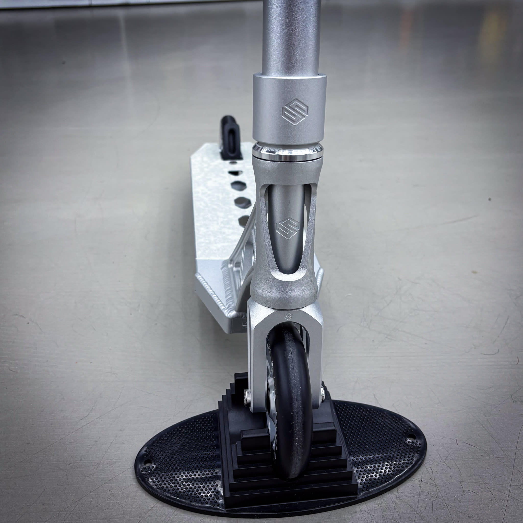 Striker Aether Silver Custom Build - Silver-ScootWorld.dk