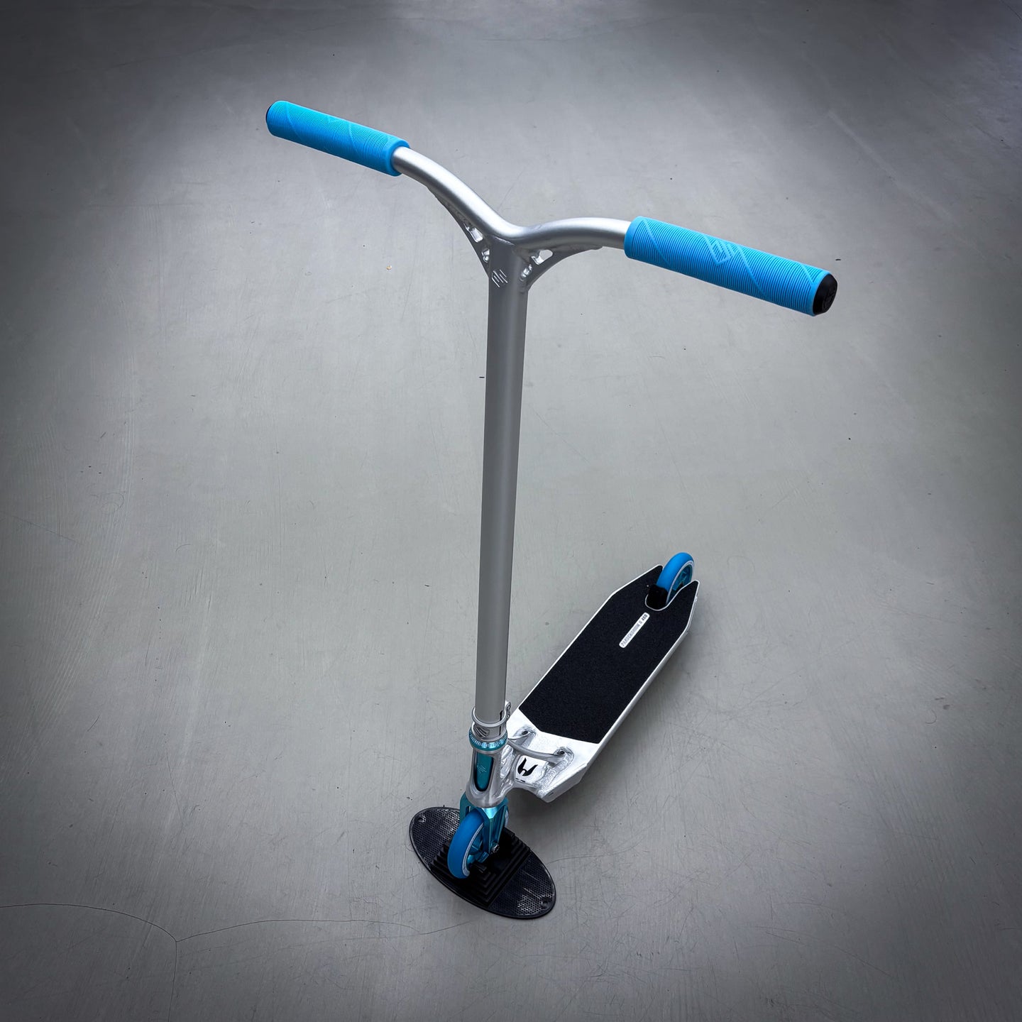 Striker Ethic 460mm Silver Teal Custom Build - Silver/Teal-ScootWorld.dk