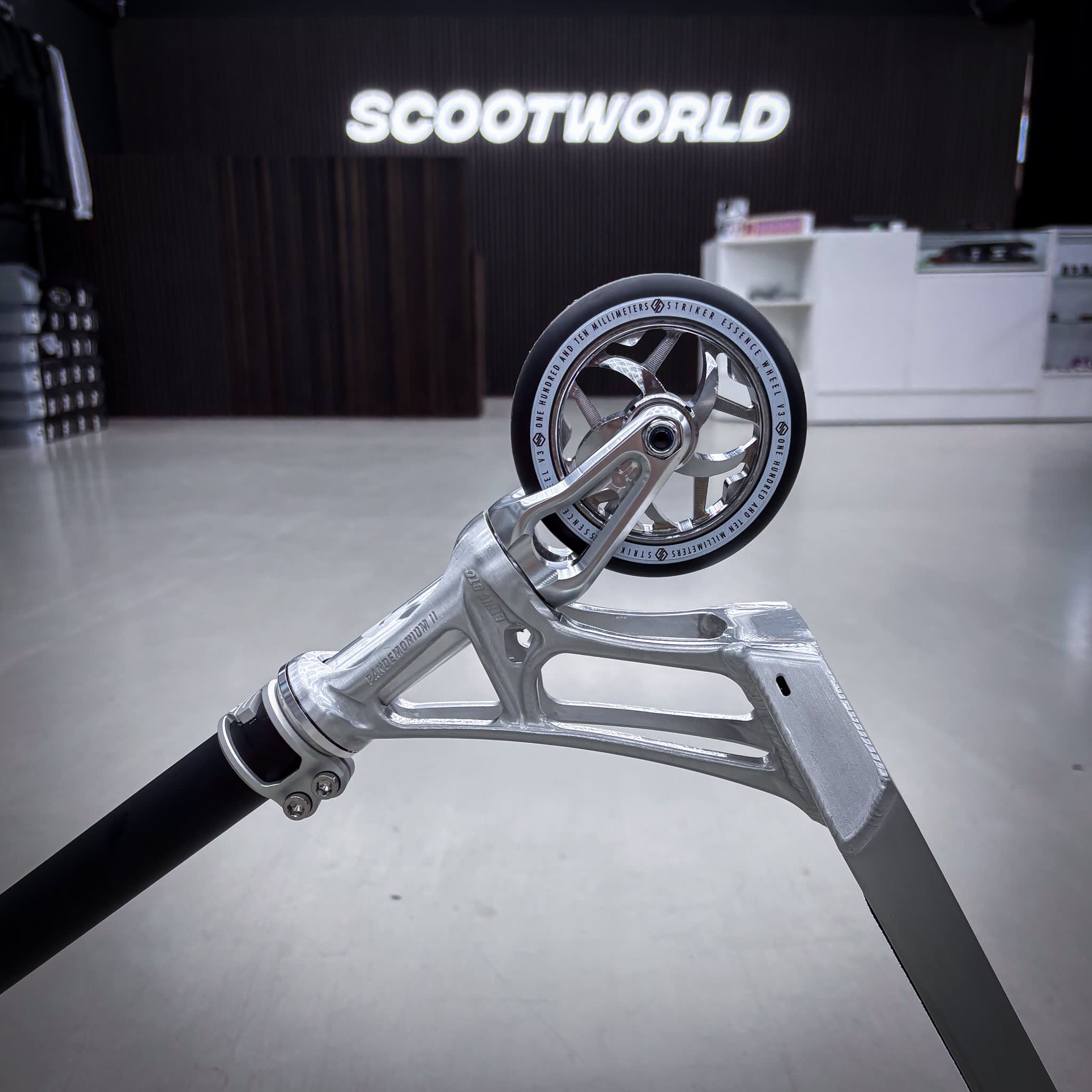 Striker Ethic 460mm Silver Black Custom Build - Silver/Black-ScootWorld.dk