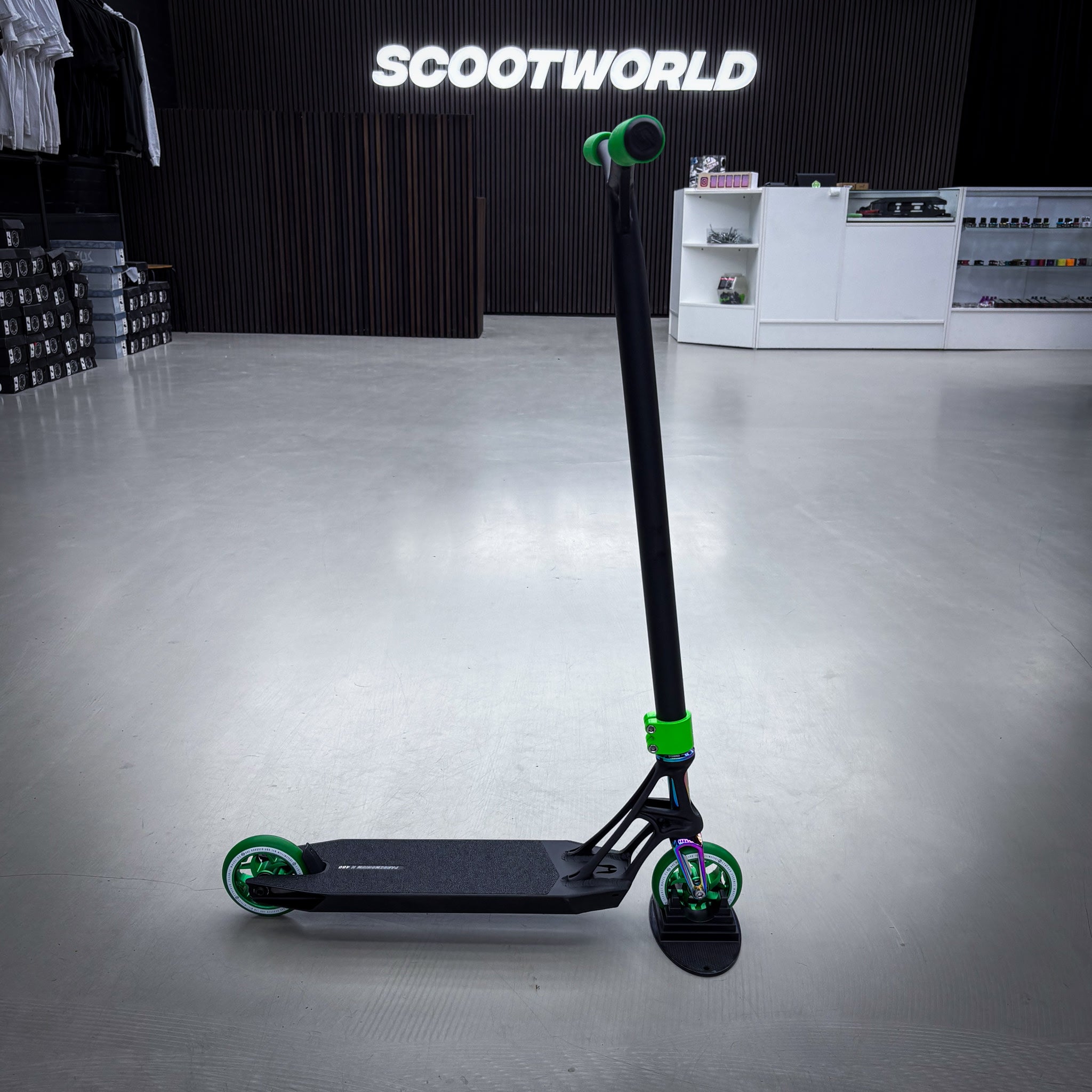 Striker Ethic Black/Green 460 Custom Build - Black/Green-ScootWorld.dk