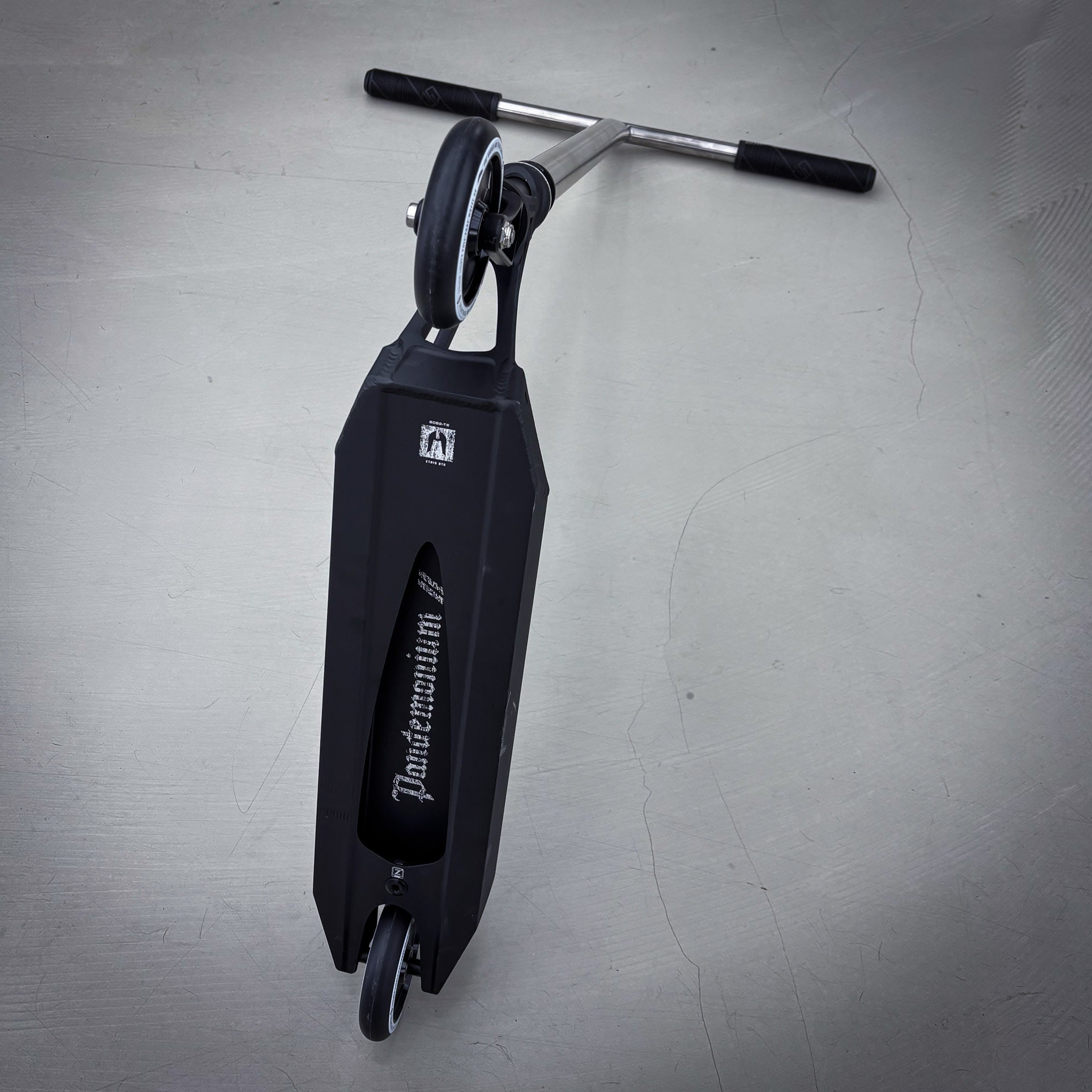 Striker Titan Pande Custom Build - Black/Silver-ScootWorld.dk