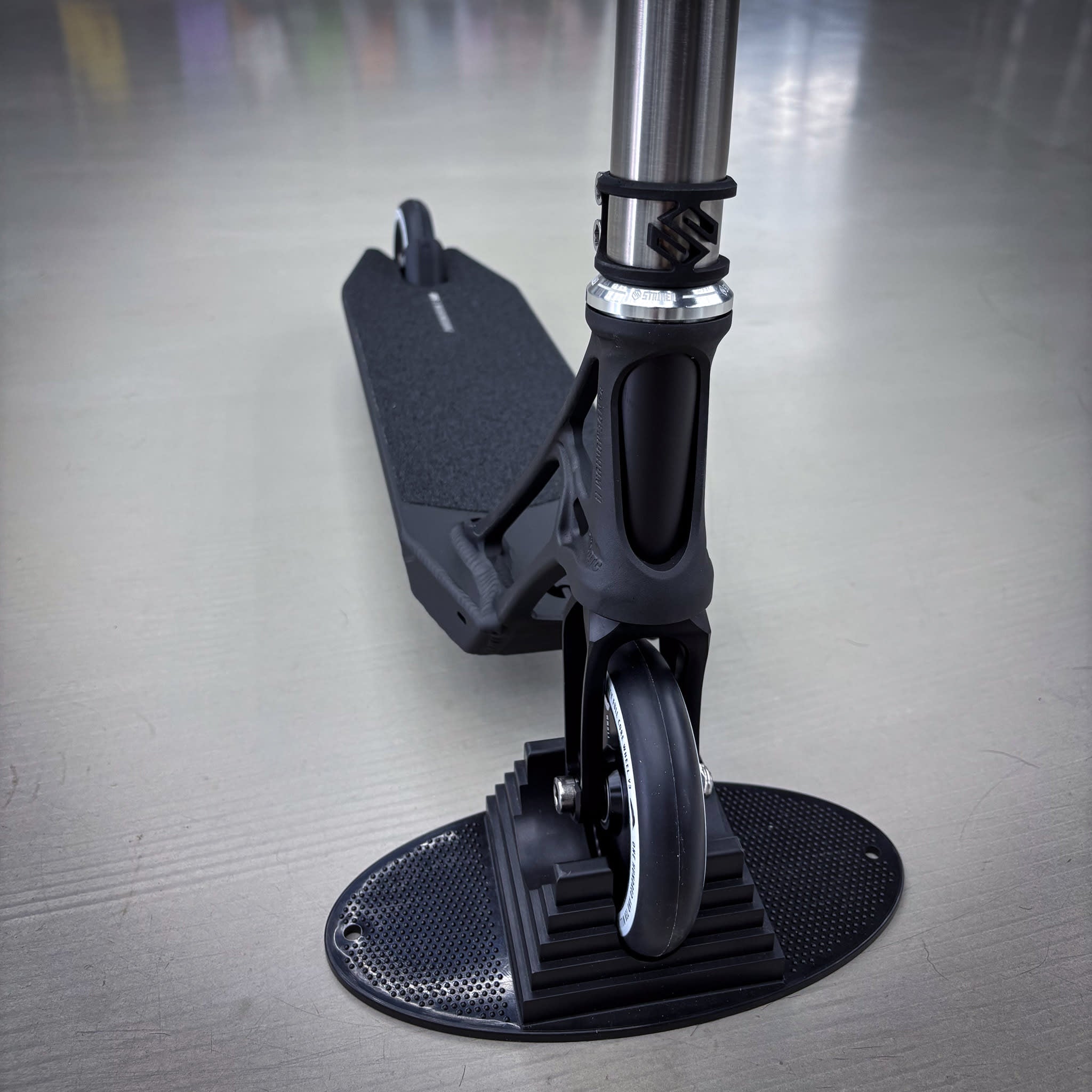 Striker Titan Pande Custom Build - Black/Silver-ScootWorld.dk