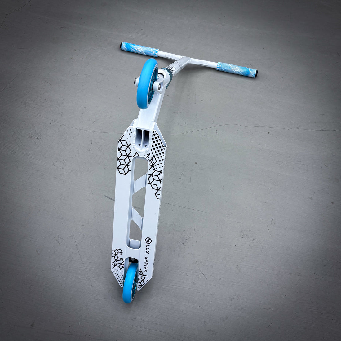 Striker Lux V2 White/Teal Custom Løbehjul - White/Teal